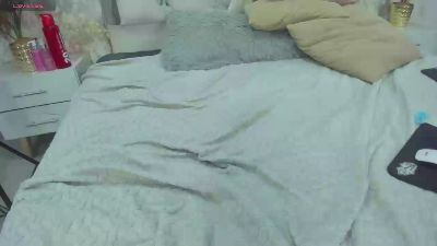 Miia_Peach live cam on Cam4