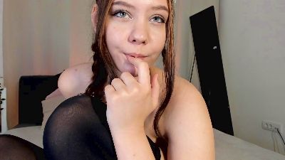 Mika_Moony live cam on Cam4