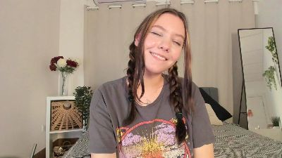 Mika_Moony live cam on Cam4