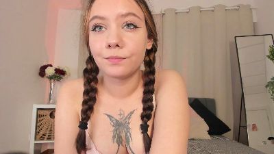 Mika_Moony live cam on Cam4