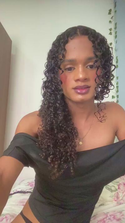 Mika_Nunes live cam on Cam4