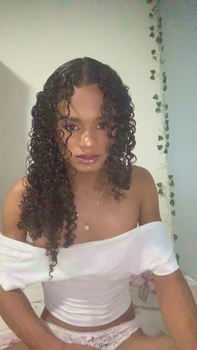 Mika_Nunes live cam on Cam4