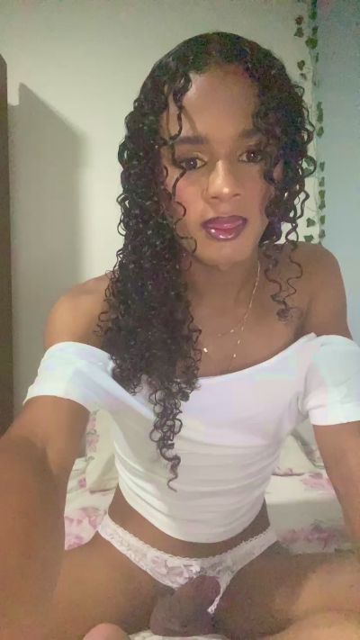 Mika_Nunes live cam on Cam4
