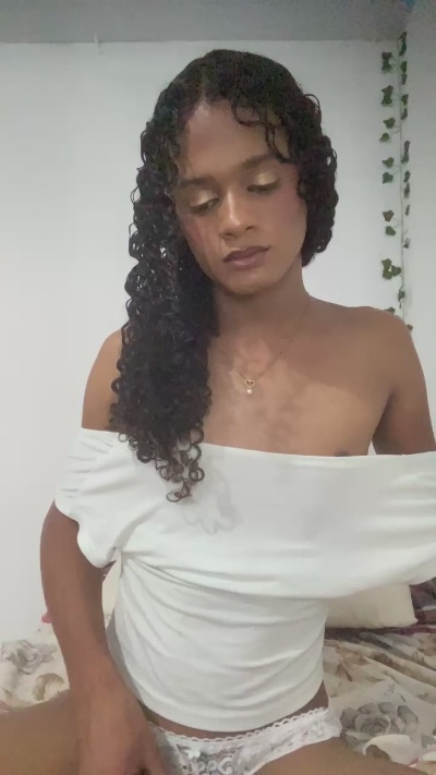 Mika_Nunes live cam on Cam4