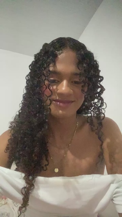 Mika_Nunes live cam on Cam4