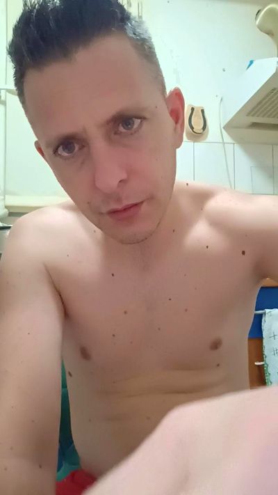 MikeGary21 live cam on Cam4