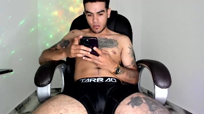 Mikee_scooth live cam on Cam4