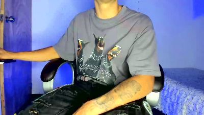 Mikee_scooth live cam on Cam4