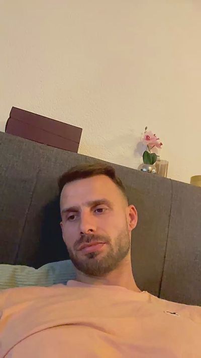 Mikeeeel live cam on Cam4