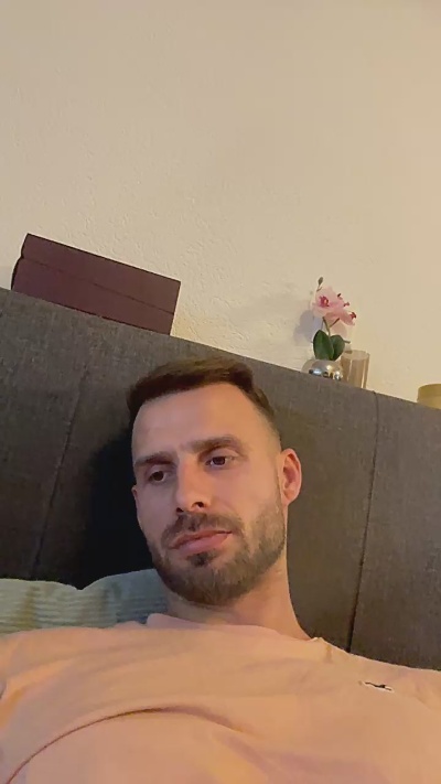 Mikeeeel live cam on Cam4