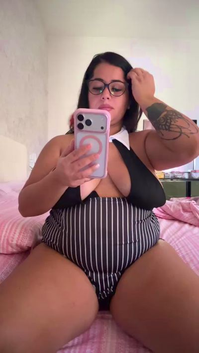 Mikela_ live cam on Cam4