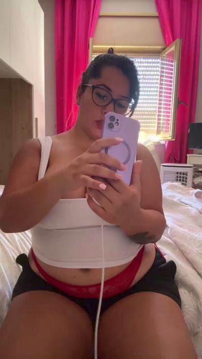 Mikela_ live cam on Cam4
