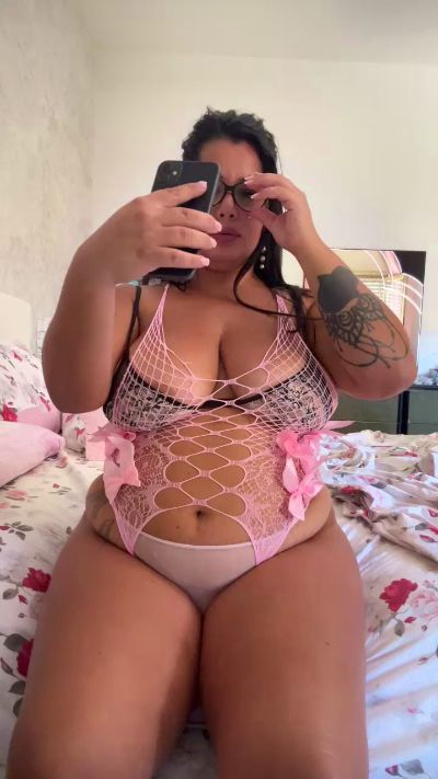 Mikela_ live cam on Cam4