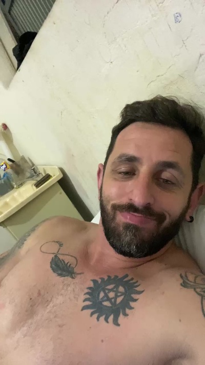 Mikercarvalho live cam on Cam4
