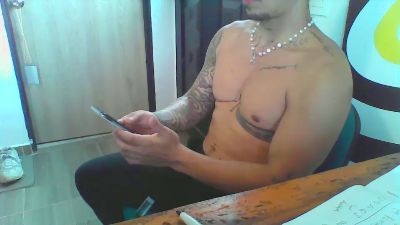 Mikescobar23 live cam on Cam4