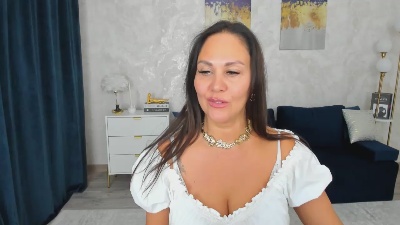 MilaUrban live cam on Cam4