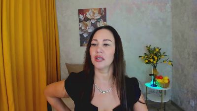 MilaUrban live cam on Cam4