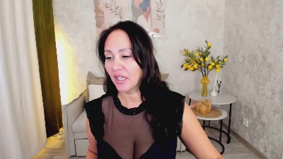 MilaUrban live cam on Cam4