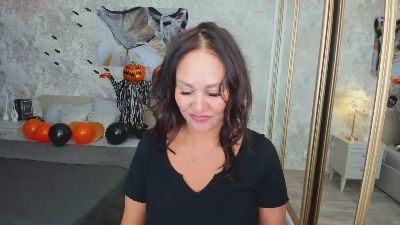 MilaUrban live cam on Cam4