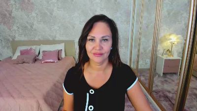 MilaUrban live cam on Cam4