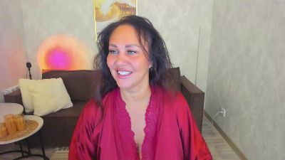 MilaUrban live cam on Cam4