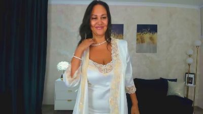 MilaUrban live cam on Cam4
