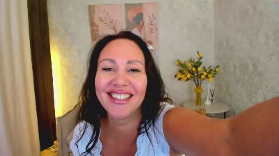MilaUrban live cam on Cam4