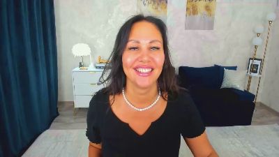 MilaUrban live cam on Cam4