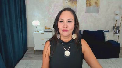 MilaUrban live cam on Cam4