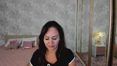 MilaUrban live cam on Cam4