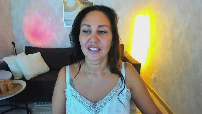 MilaUrban live cam on Cam4