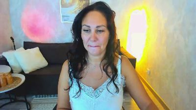 MilaUrban live cam on Cam4