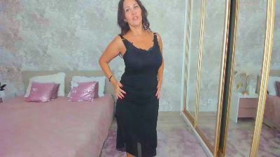 MilaUrban live cam on Cam4