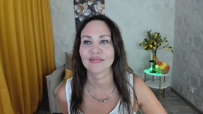 MilaUrban live cam on Cam4