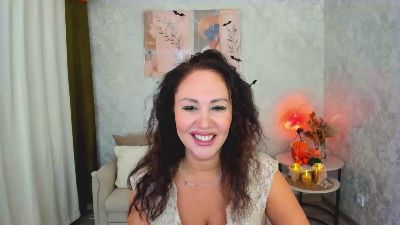 MilaUrban live cam on Cam4