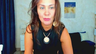 MilaUrban live cam on Cam4