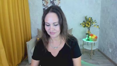 MilaUrban live cam on Cam4