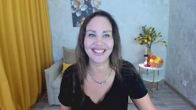 MilaUrban live cam on Cam4