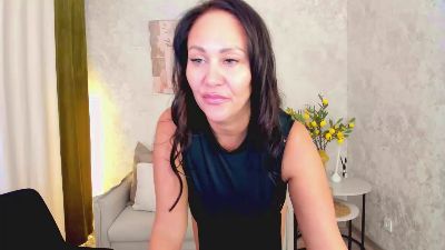 MilaUrban live cam on Cam4