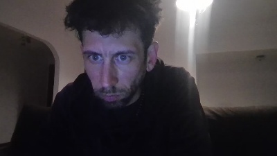 Milcanciones live cam on Cam4