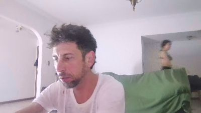 Milcanciones live cam on Cam4