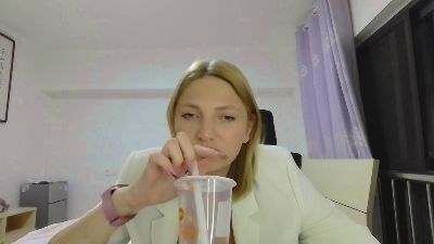 MildredKitchel live cam on Cam4