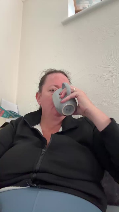 Milf21 live cam on Cam4