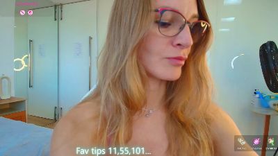Milf_Tea live cam on Cam4