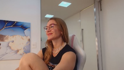 Milf_Tea live cam on Cam4