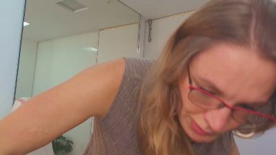 Milf_Tea live cam on Cam4