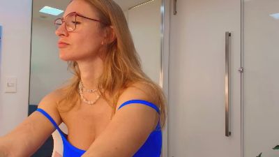 Milf_Tea live cam on Cam4