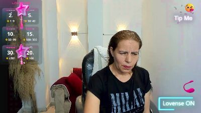 Milf_karlye live cam on Cam4