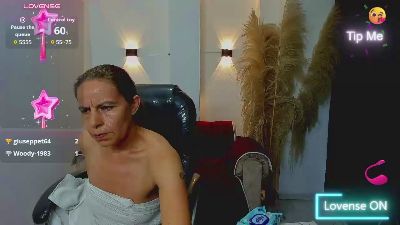 Milf_karlye live cam on Cam4