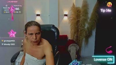 Milf_karlye live cam on Cam4